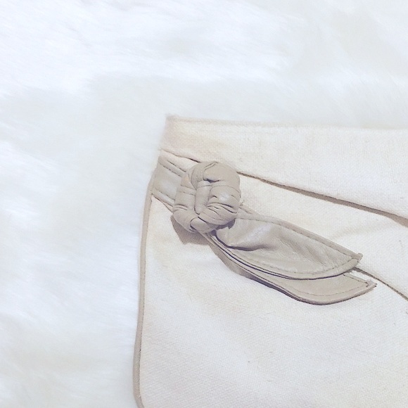 Lovely Vintage Zipper Wristlet Pouch w/Bow Detail - Picture 4 of 15